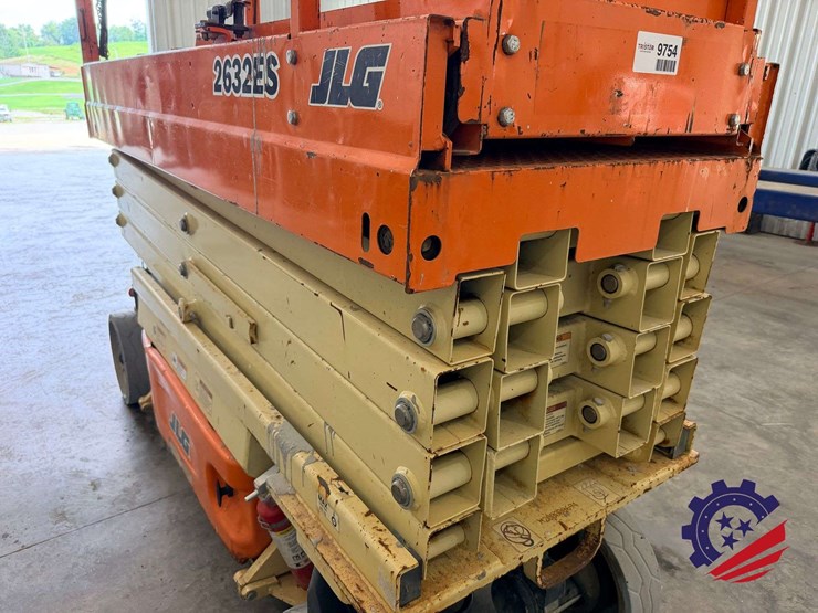 2017-jlg-2632es-image-32