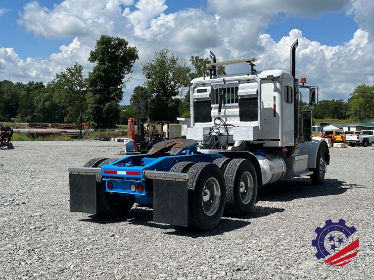 2013-peterbilt-367-image-33