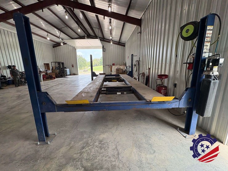 2014-bendpak-hds-14x-14,000-lb.-extended-four-post-vehicle-lift-with-dual-rolling-bridge-jacks-image-6