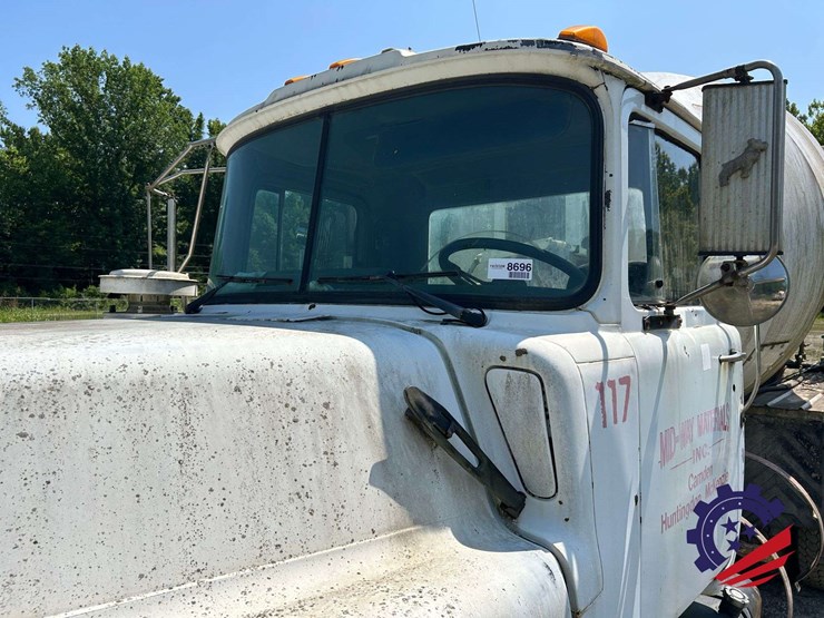 1997-mack-dm-concrete-mixer-truck-image-20