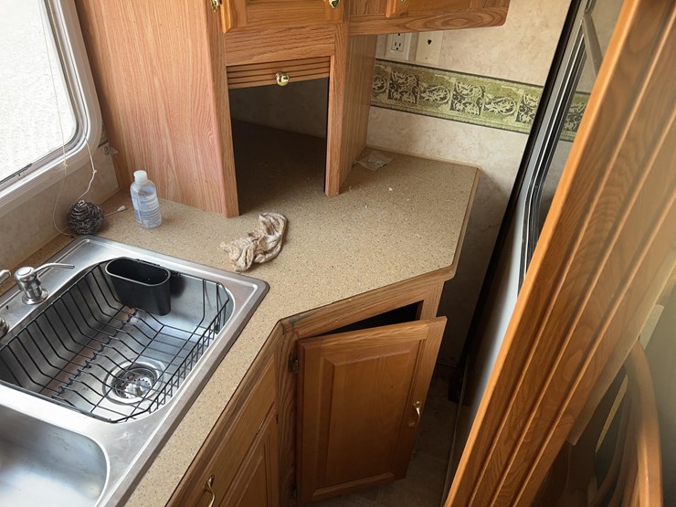 2006-cedar-creek-camper-image-28