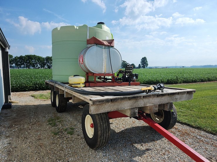 spray-wagon-on-unverferth-mccurdy-g12-running-gear-with-native-flat-rack-image-17