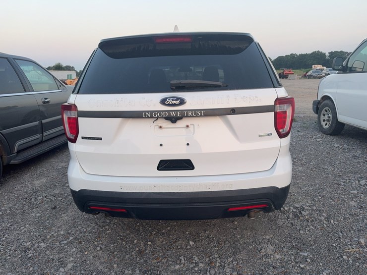 2017-ford-explorer-image-5