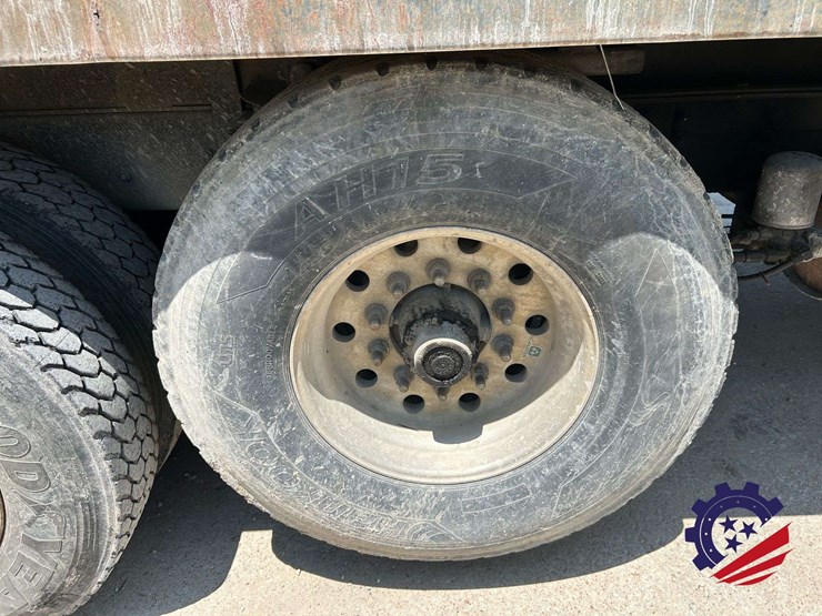 1999-volvo-truck-vnm84-tri-axle-dump-truck-image-15