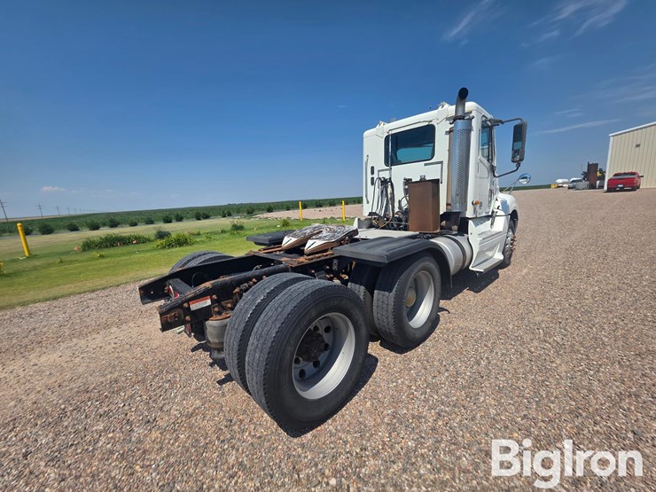 2003-freightliner-columbia-120-image-5