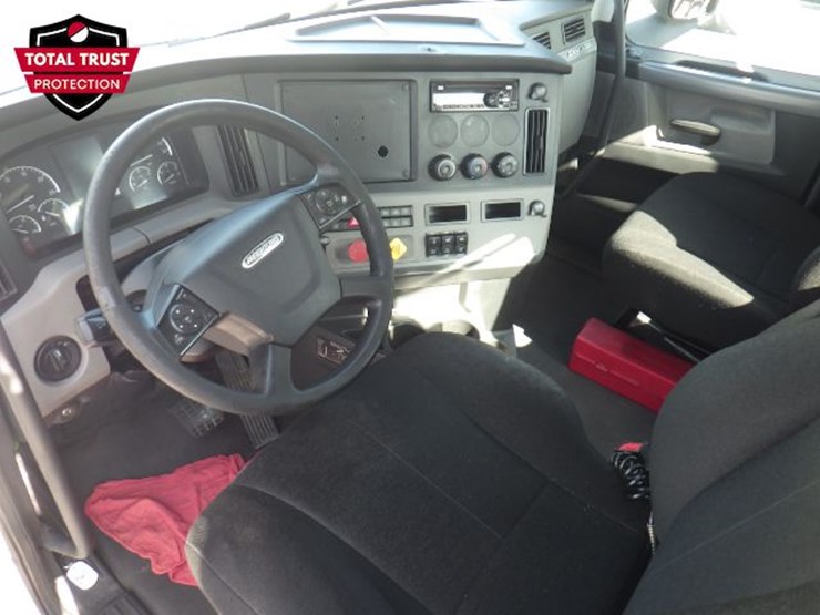 2019-freightliner-cascadia-126-image-13