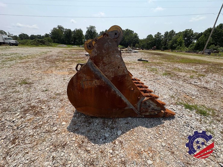 cat-72"-336-excavator-bucket-image-4