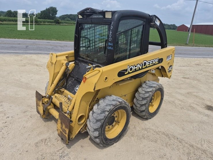deere-240-image-1