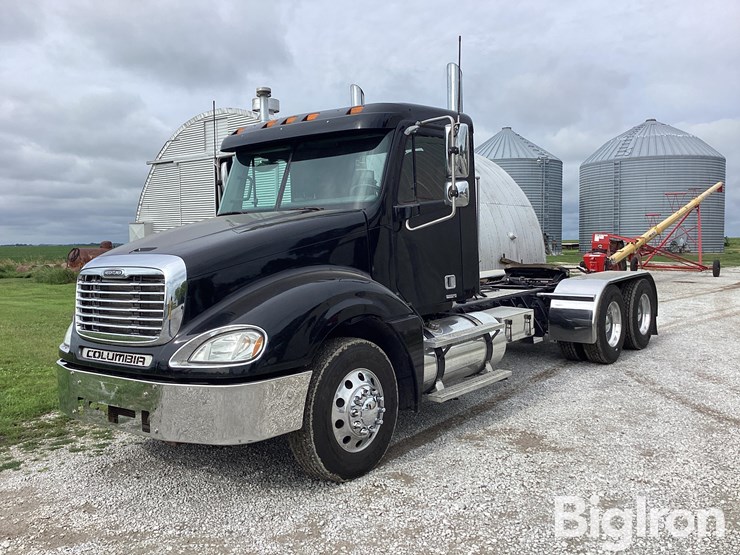 2006-freightliner-columbia-120-image-1