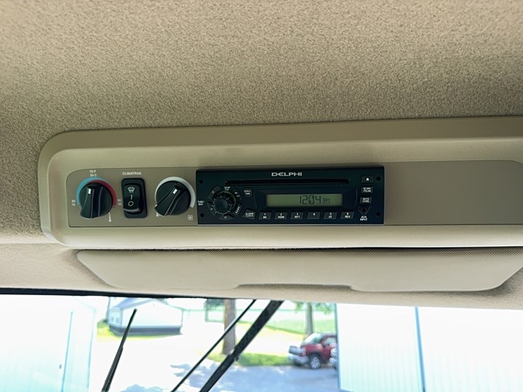 2010-john-deere-9670-sts-image-100