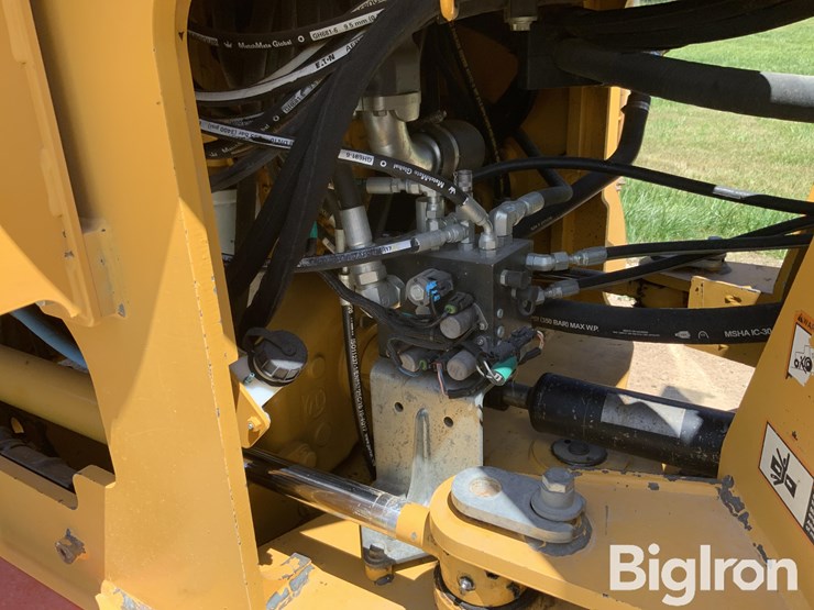 2017-deere-624k-image-16
