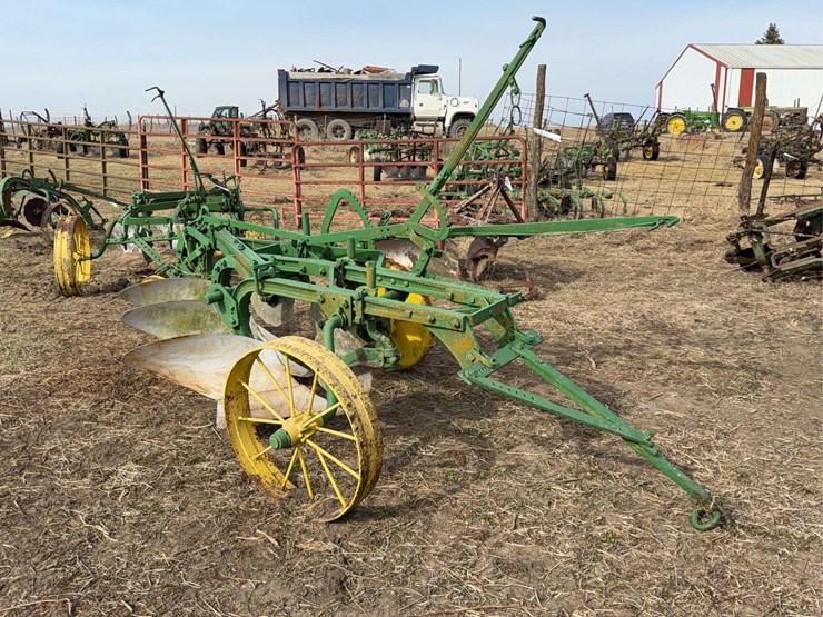 john-deere-pull-type-three-bottom-plow-image-7