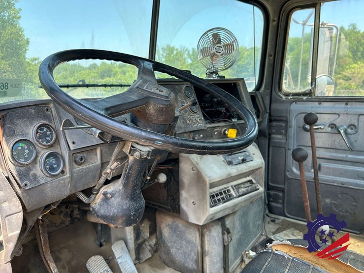 1992-mack-dm600gk-rear-discharge-concrete-mixer-truck-image-86