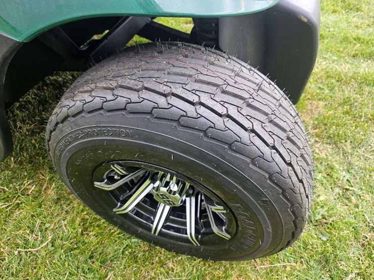 e-z-go-electric-golf-cart-image-13