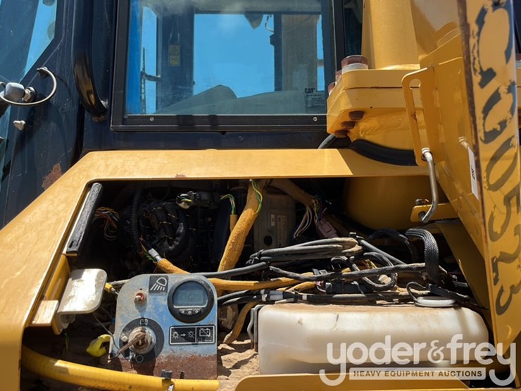 2018-caterpillar-d6n-lgp-image-30