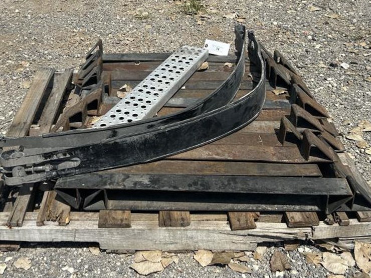 #74-•-diesel-fuel-tank-holders-&-set-of-straps-image-5