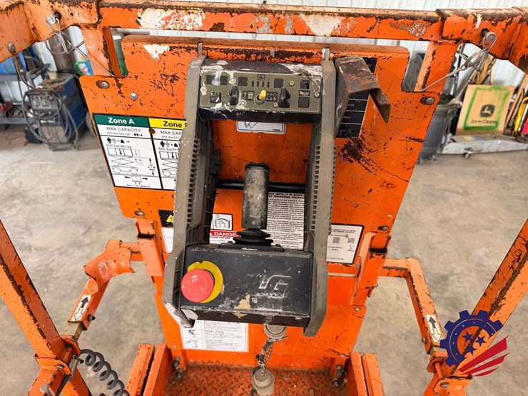 2017-jlg-2632es-image-36