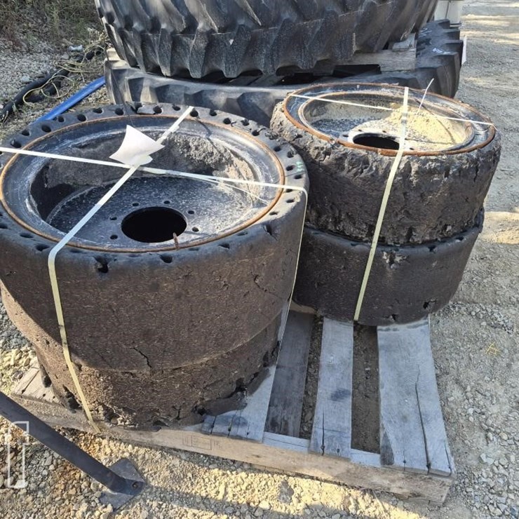 AIRLESS SKID STEER TIRES