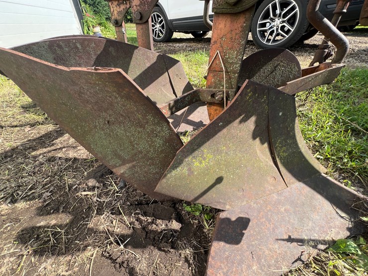 #9907-•-allis--chalmers-3-bottom-plow-image-6