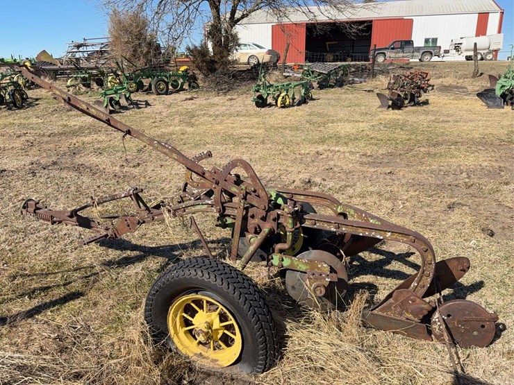 john-deere-pull-type-two-bottom-plow-image-2