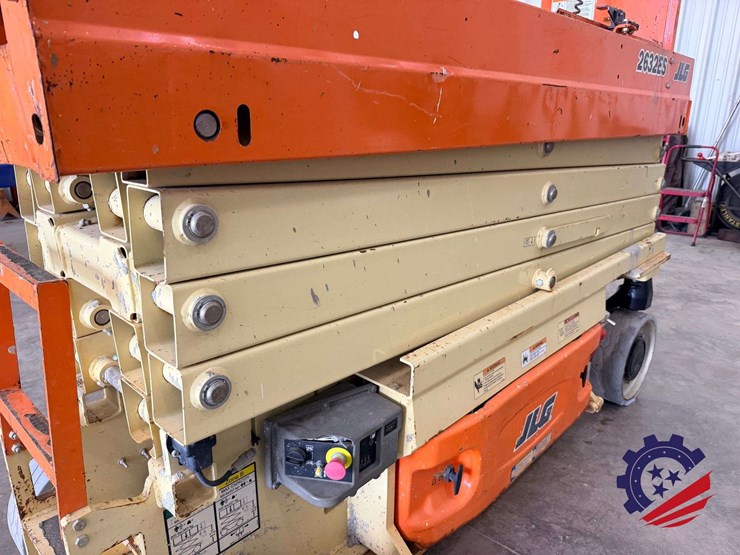 2017-jlg-2632es-image-19