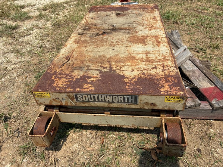 #2690-•-lift-table-image-1