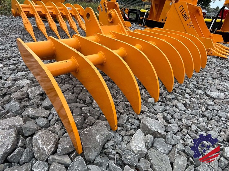 2026-caterpillar-305-image-7