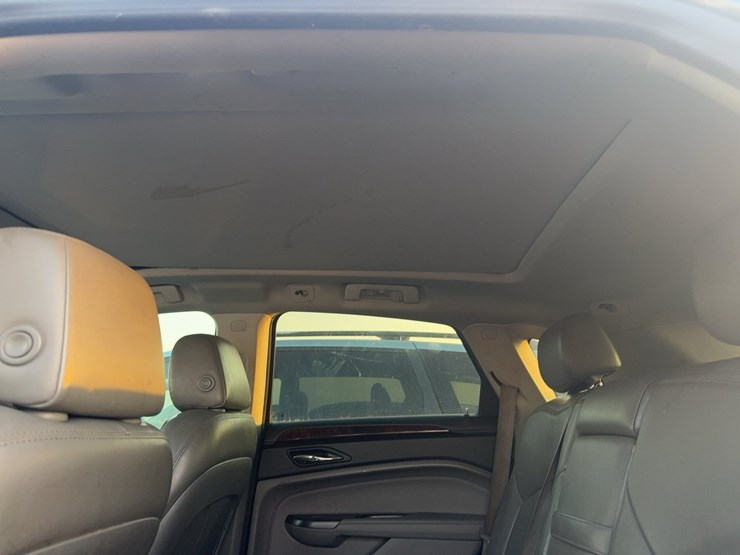 2012-cadillac-srx-image-24