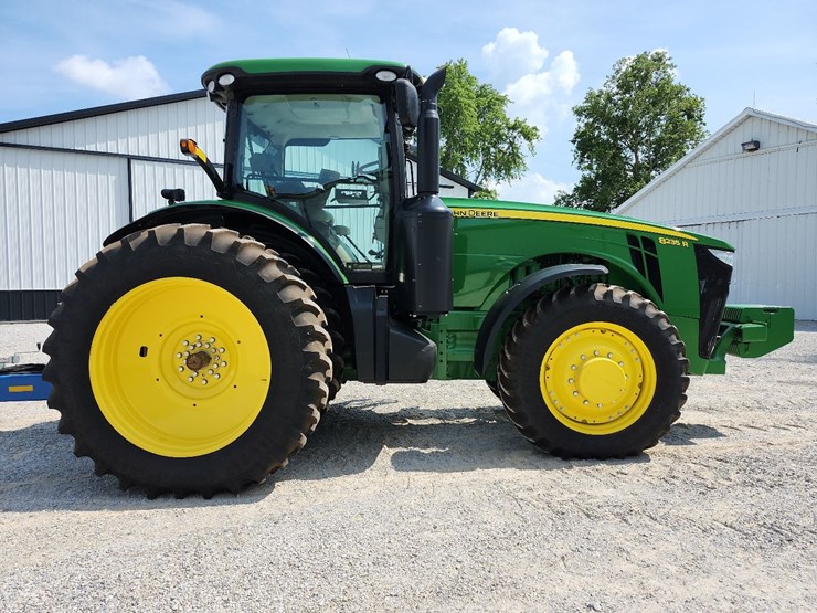 2013-john-deere-8235r-image-23