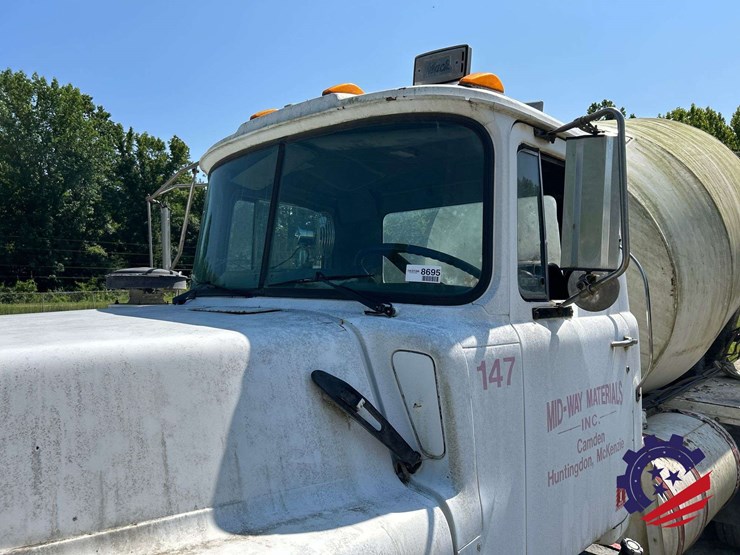 1995-mack-dm690s-image-20
