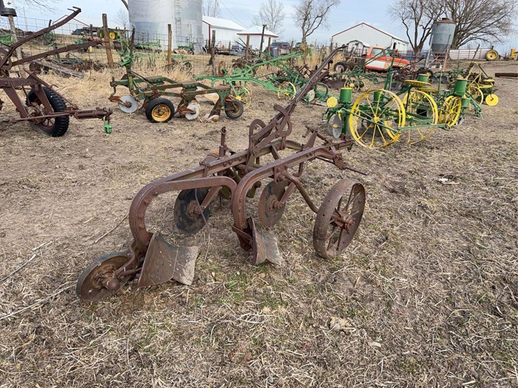 john-deere-pull-type-two-bottom-plow-image-5