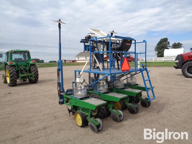 almaco-4r30-3-pt-research-planter-image-7