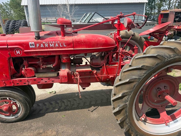 mccormick-farmall-h-tractor-image-2
