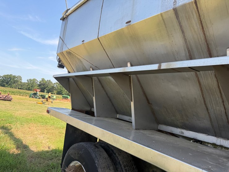 #52611-•-1985-freightliner-single-cab-t/a-fertilizer-truck-2fupysyb5fh254590-inv#52611-image-52