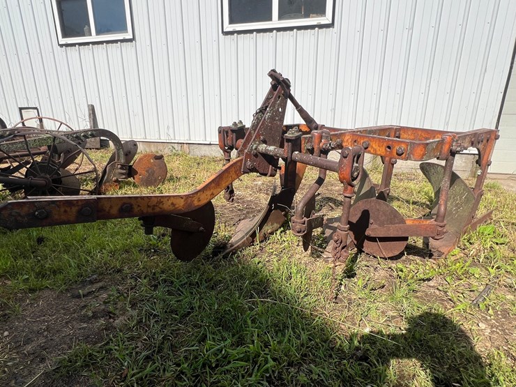 #9907-•-allis--chalmers-3-bottom-plow-image-4