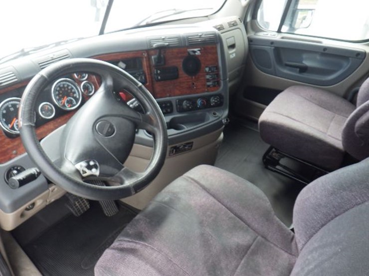2017-freightliner-cascadia-125-evolution-image-21