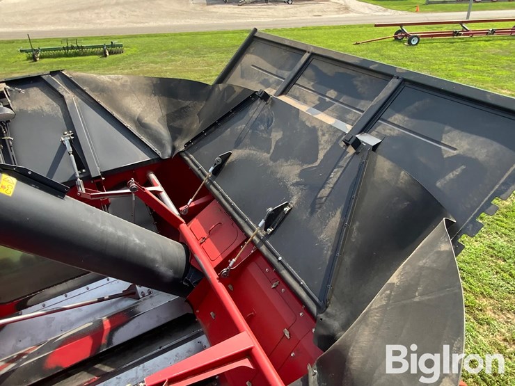 2017-case-ih-8240-image-10