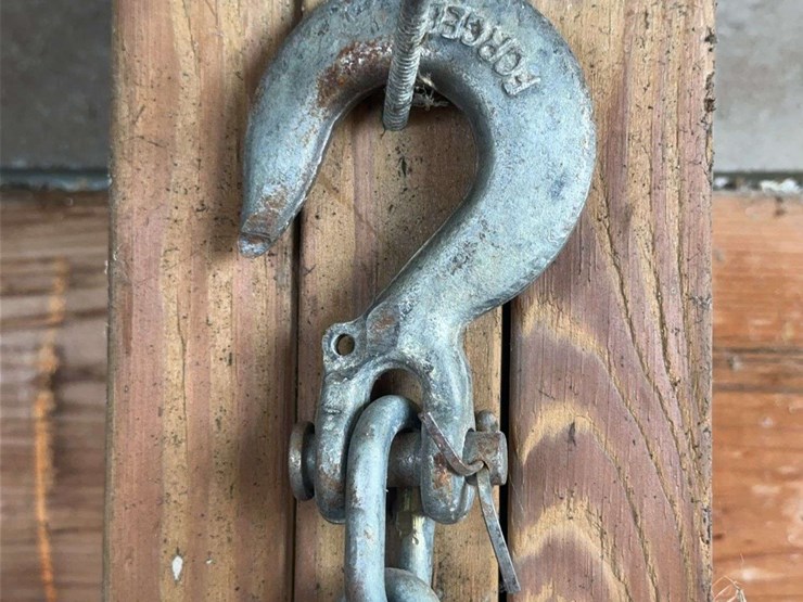 heavy-duty-steel-logging-tow-chains-with-forged-hooks-image-4