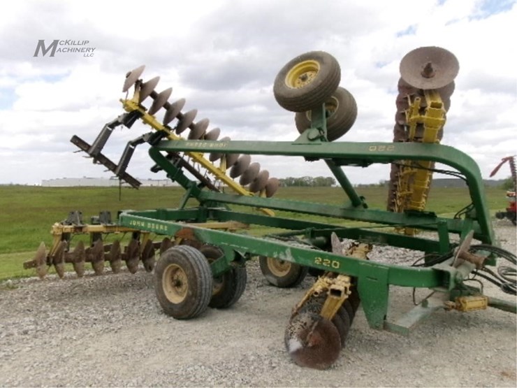 john-deere-220-image-7