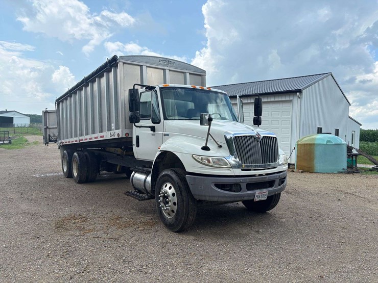 2011-international-durastar-4400-image-1