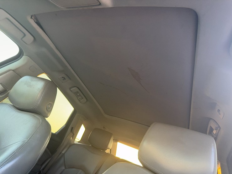2012-cadillac-srx-image-30