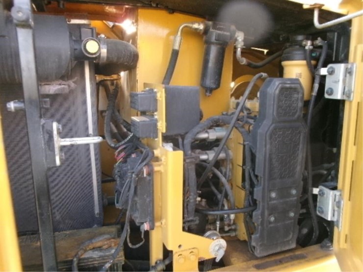 2019-caterpillar-307.5-image-11