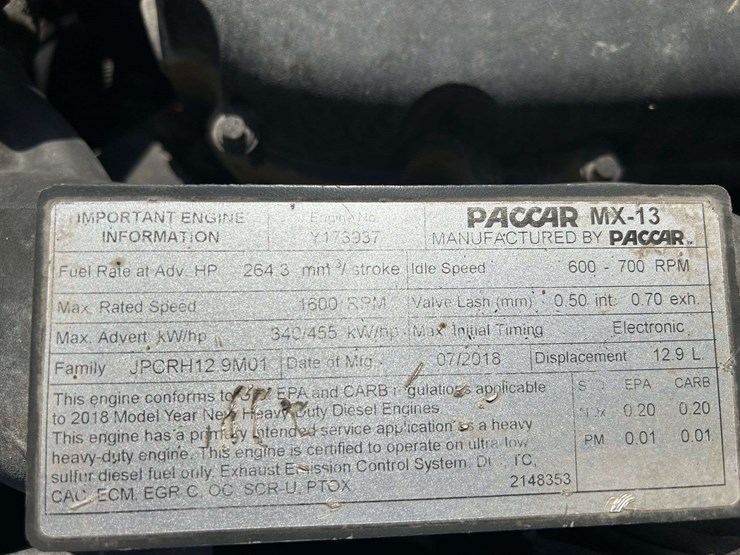 2019-peterbuilt-579-semi-tractor-image-27