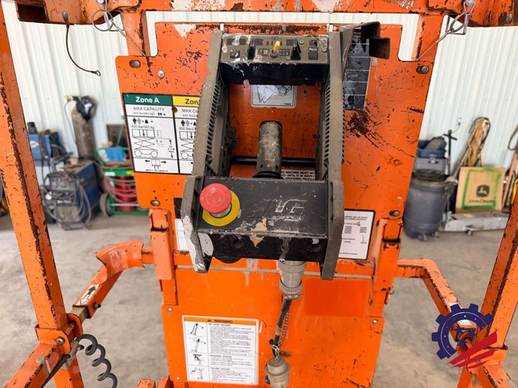 2017-jlg-2632es-image-39