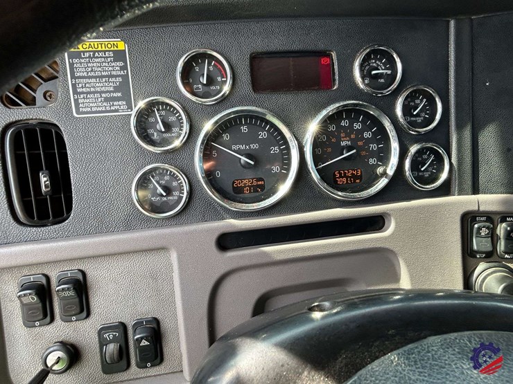 2016-peterbilt-367-image-86