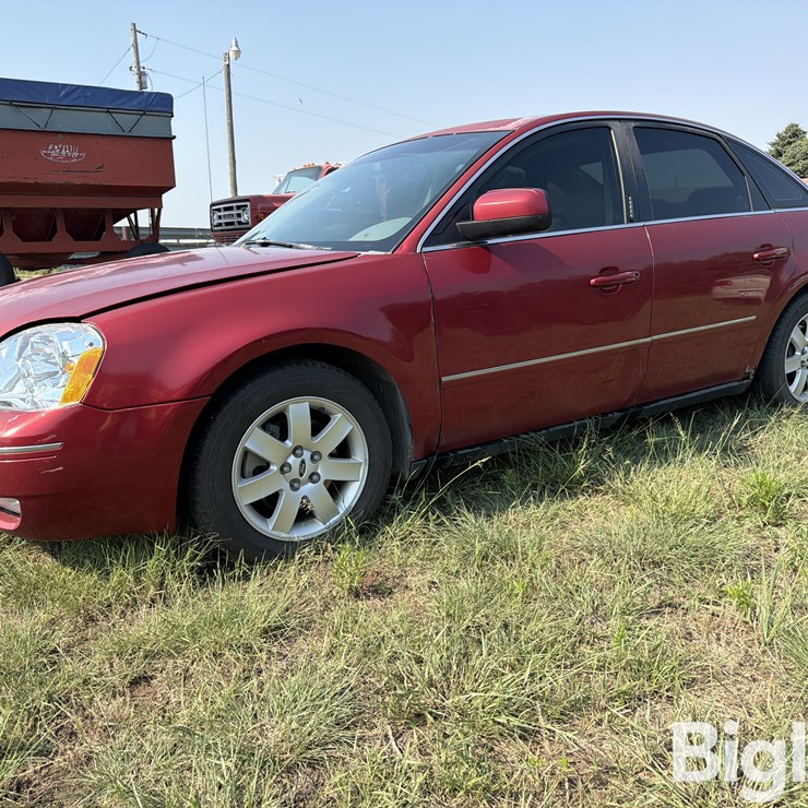 2005 Ford Five Hundred SEL 4-Door Sedan