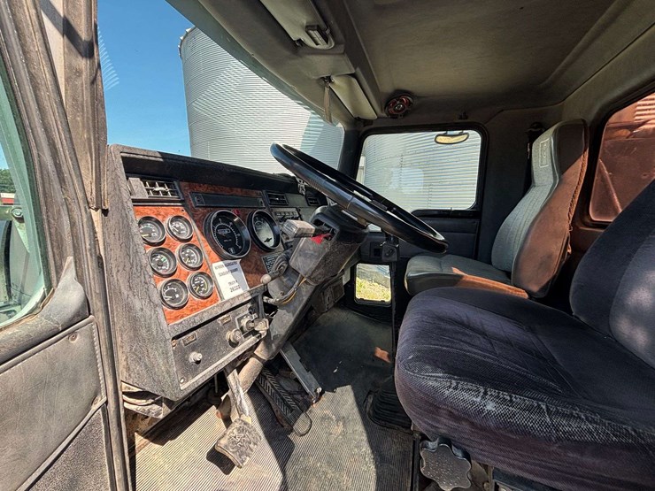 2000-kenworth-t800-image-19