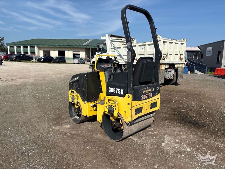 2019-bomag-bw900-50-vibratory-tandem-smooth-drum-roller-image-4