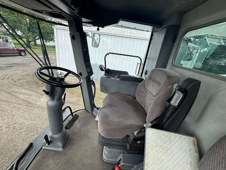 2003-gleaner-r65-image-20