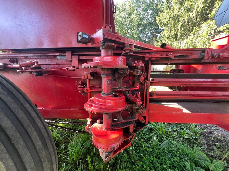 #9902-•-new-holland-square-baler-image-14